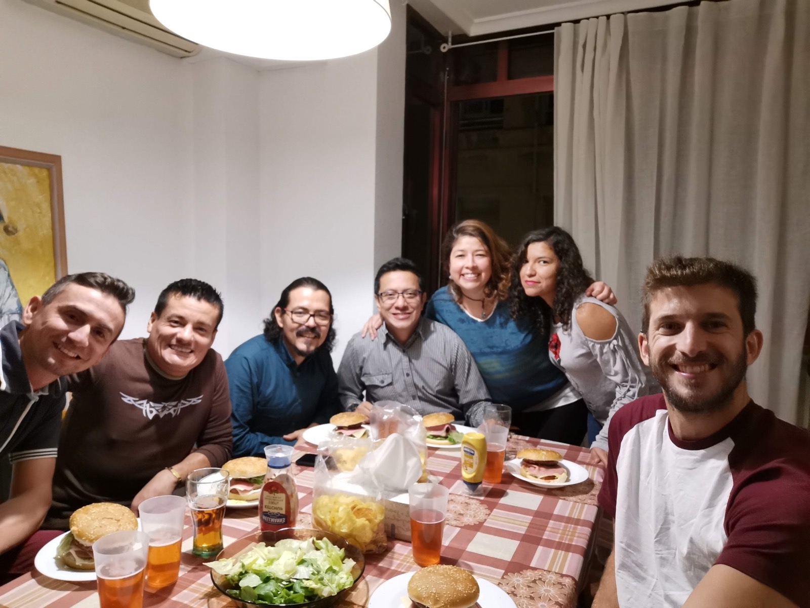 ארוחה קבוצתית בדרך